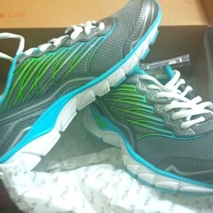 NWB Women's Fila running shoe